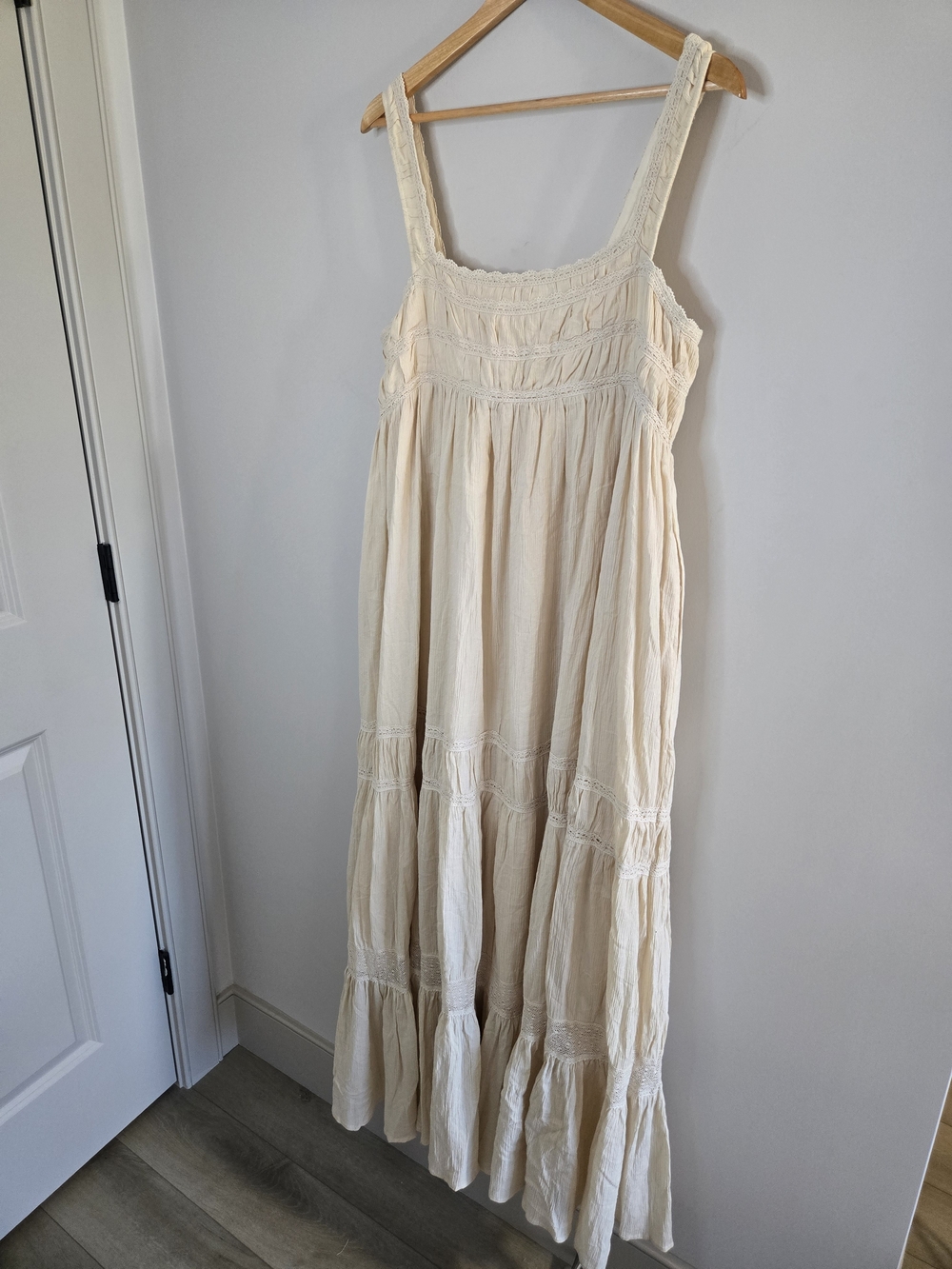 SOLAi sleeveless boho cream lace trim tiered flowy maxi dress, 100% cotton, new